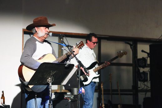 21513_25-Garypnunn_lesleybrown Primo Carrasco & David Beebe, 15 February 2013. Photo by Lesley Brown.