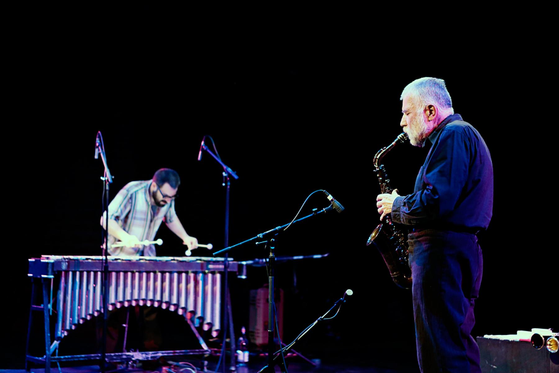 Peter Brötzmann & Jason Adasiewicz, 18 September 2012. Photo by Lesley Brown.