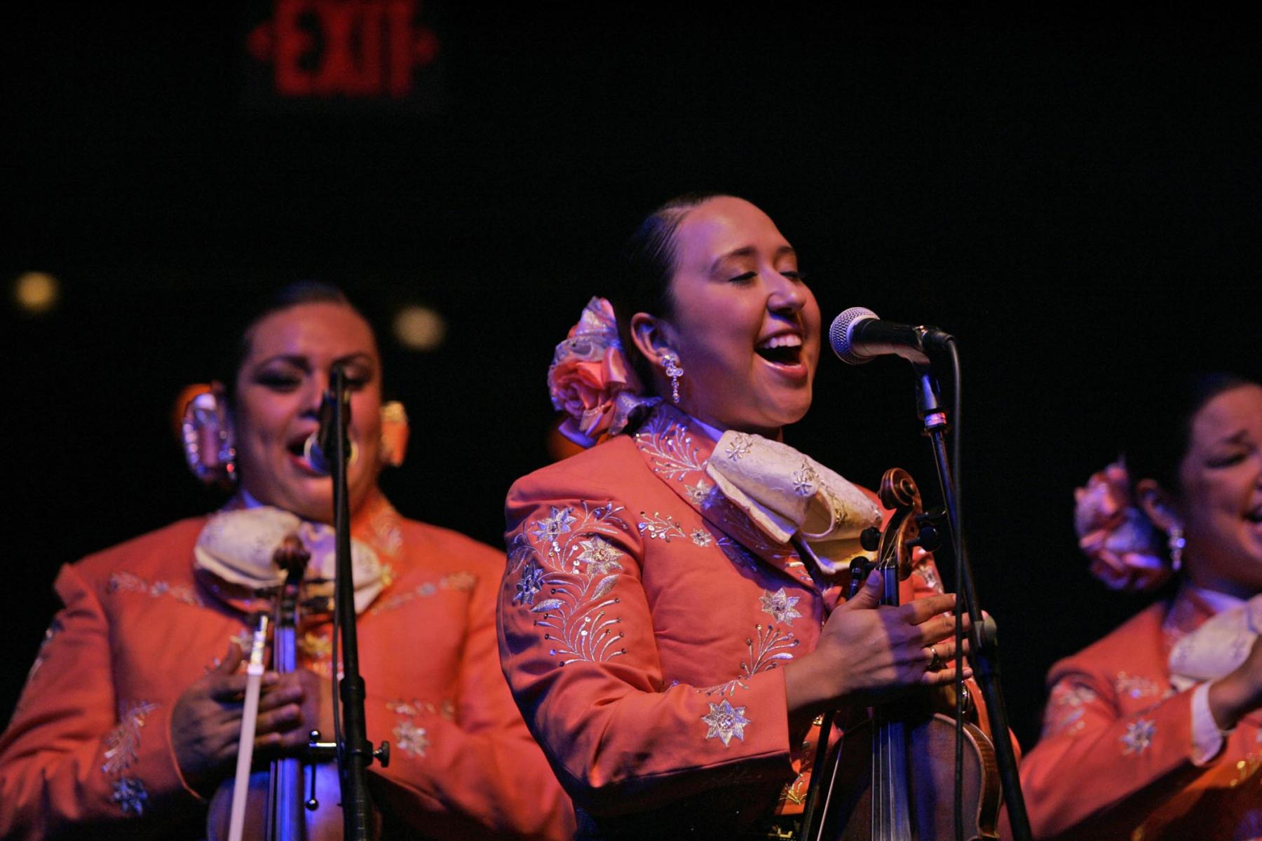 Mariachi Las Alteñas at the opening of AutoBody. Photo by Alberto Tomas Halpern.